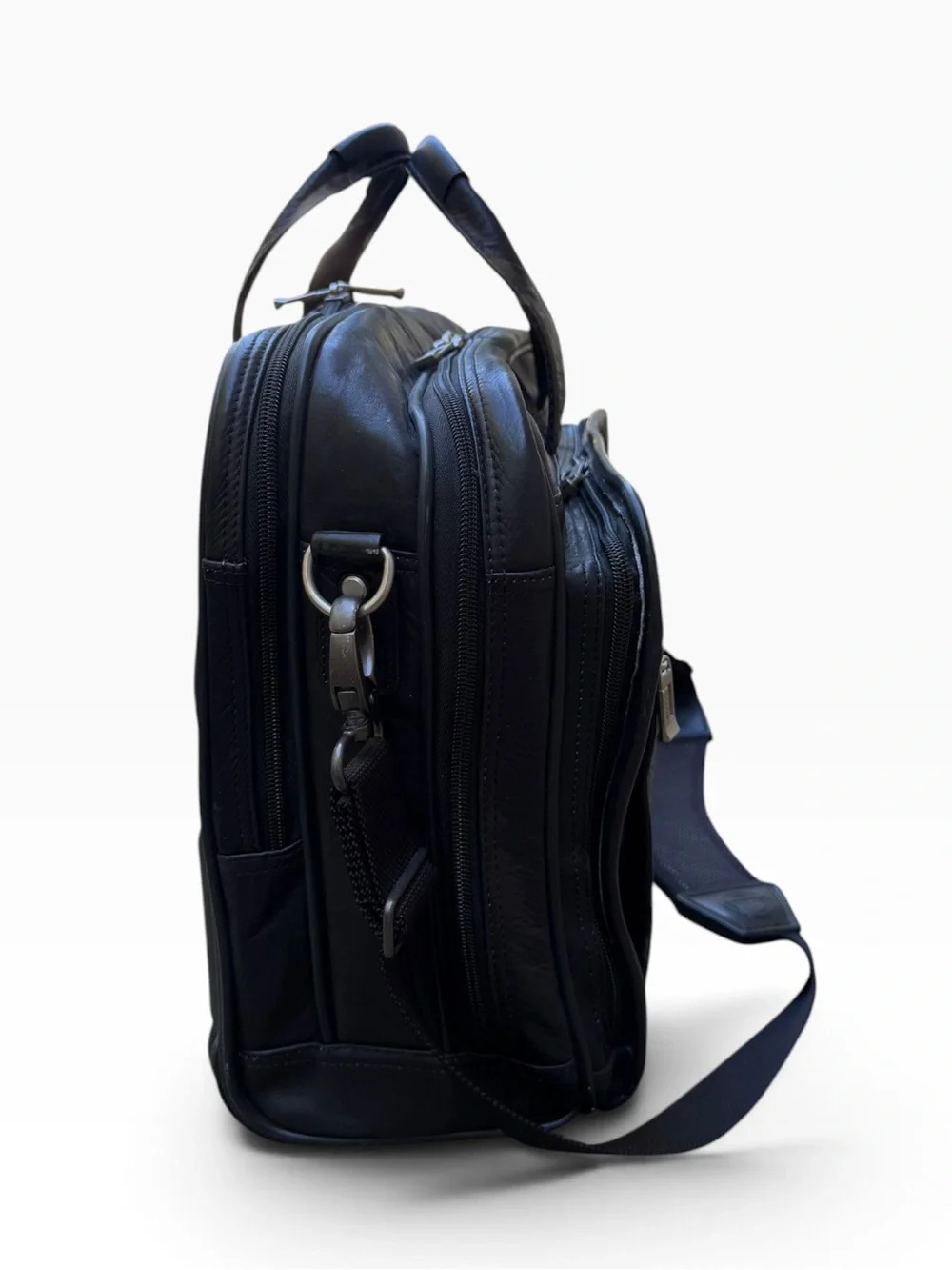 Solo Classic Collection Walker Leather Rolling Laptop Travel Wheeled Briefcase